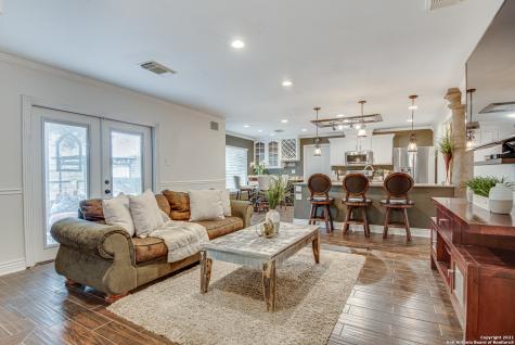 2047 S Ellison Drive San Antonio TX 78245