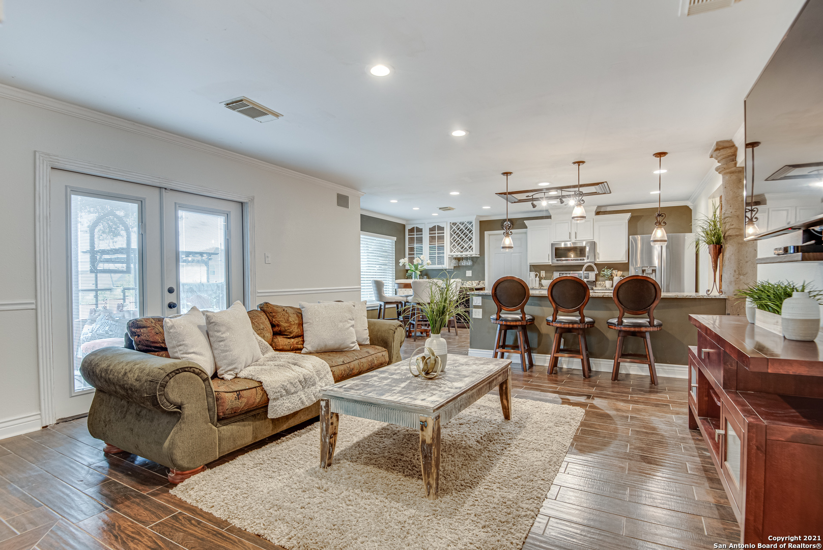 2047 S Ellison Drive San Antonio TX 78245