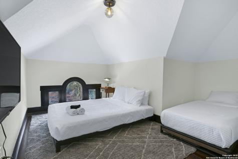223 E Craig Place San Antonio TX 78212