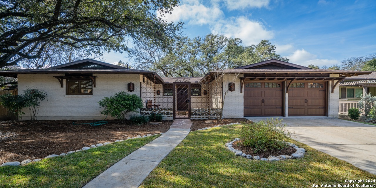 302 W Silver Sands Drive San Antonio TX 78216