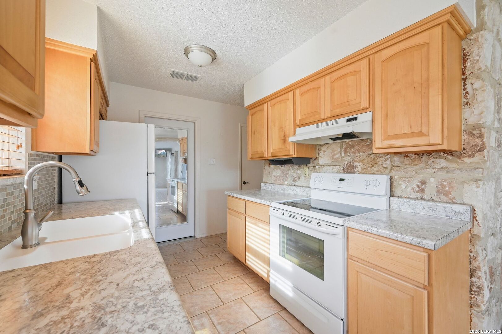 162 Oakside Universal City TX 78148