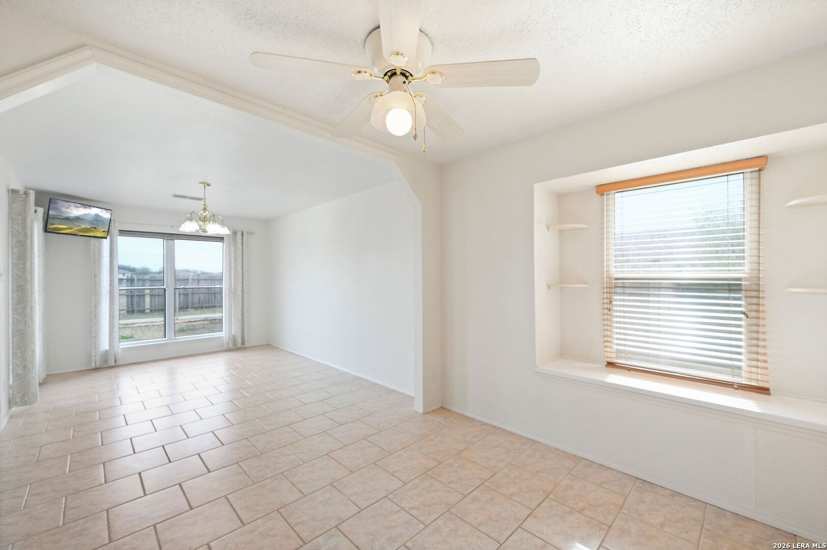 162 Oakside Universal City TX 78148