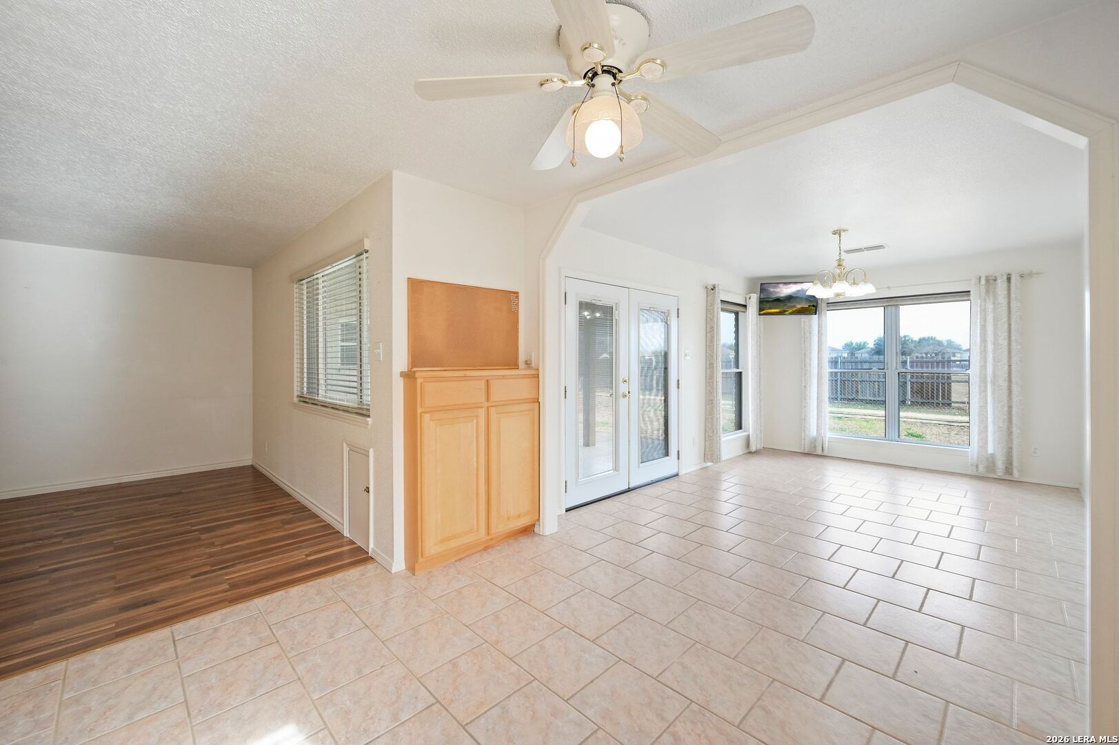 162 Oakside Universal City TX 78148