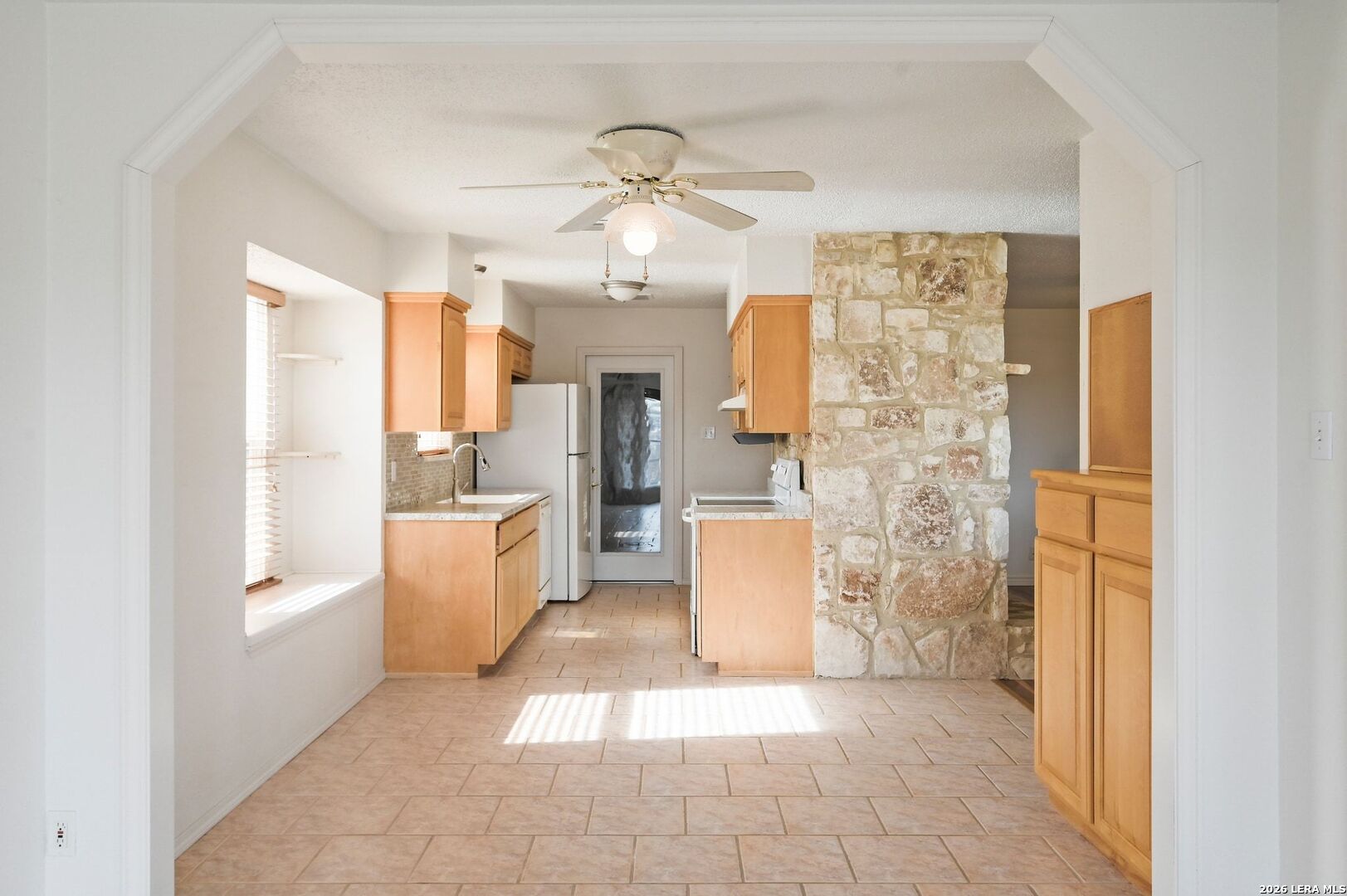 162 Oakside Universal City TX 78148