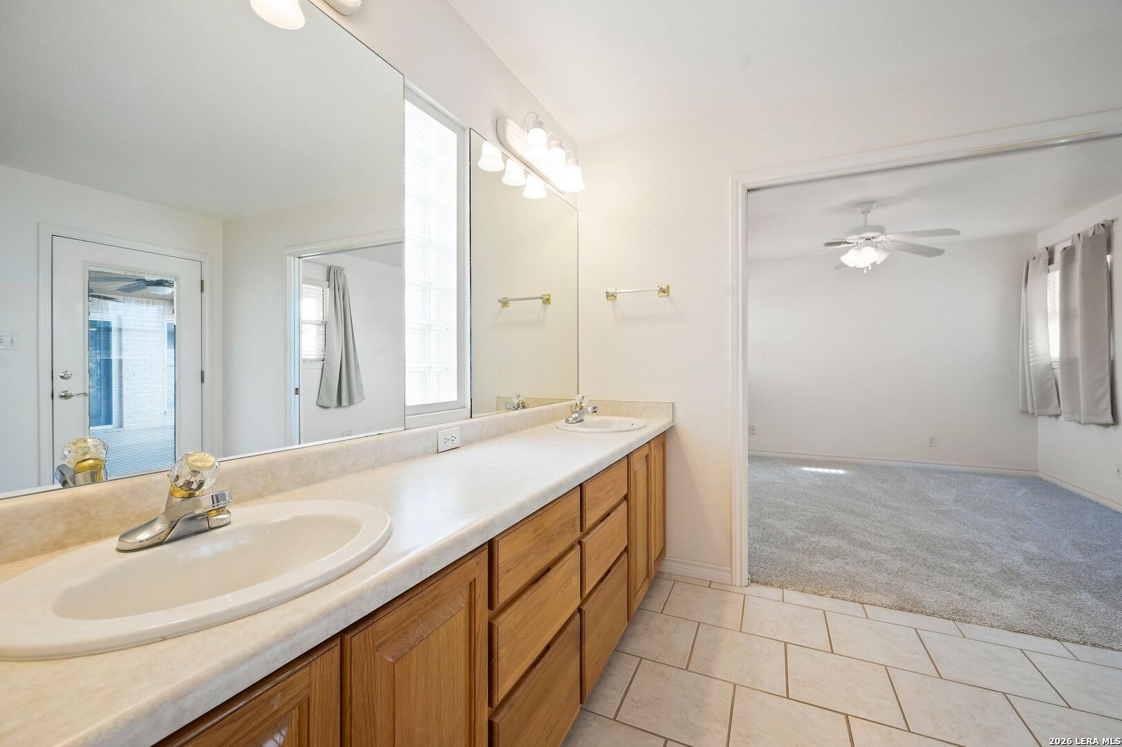 162 Oakside Universal City TX 78148