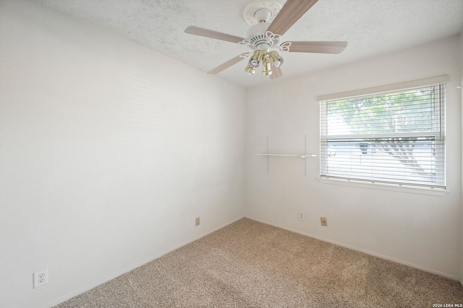 162 Oakside Universal City TX 78148
