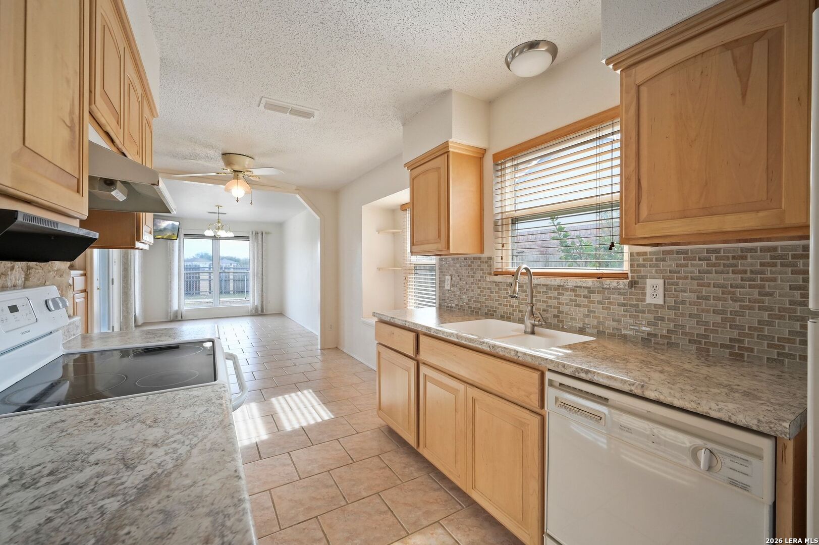 162 Oakside Universal City TX 78148
