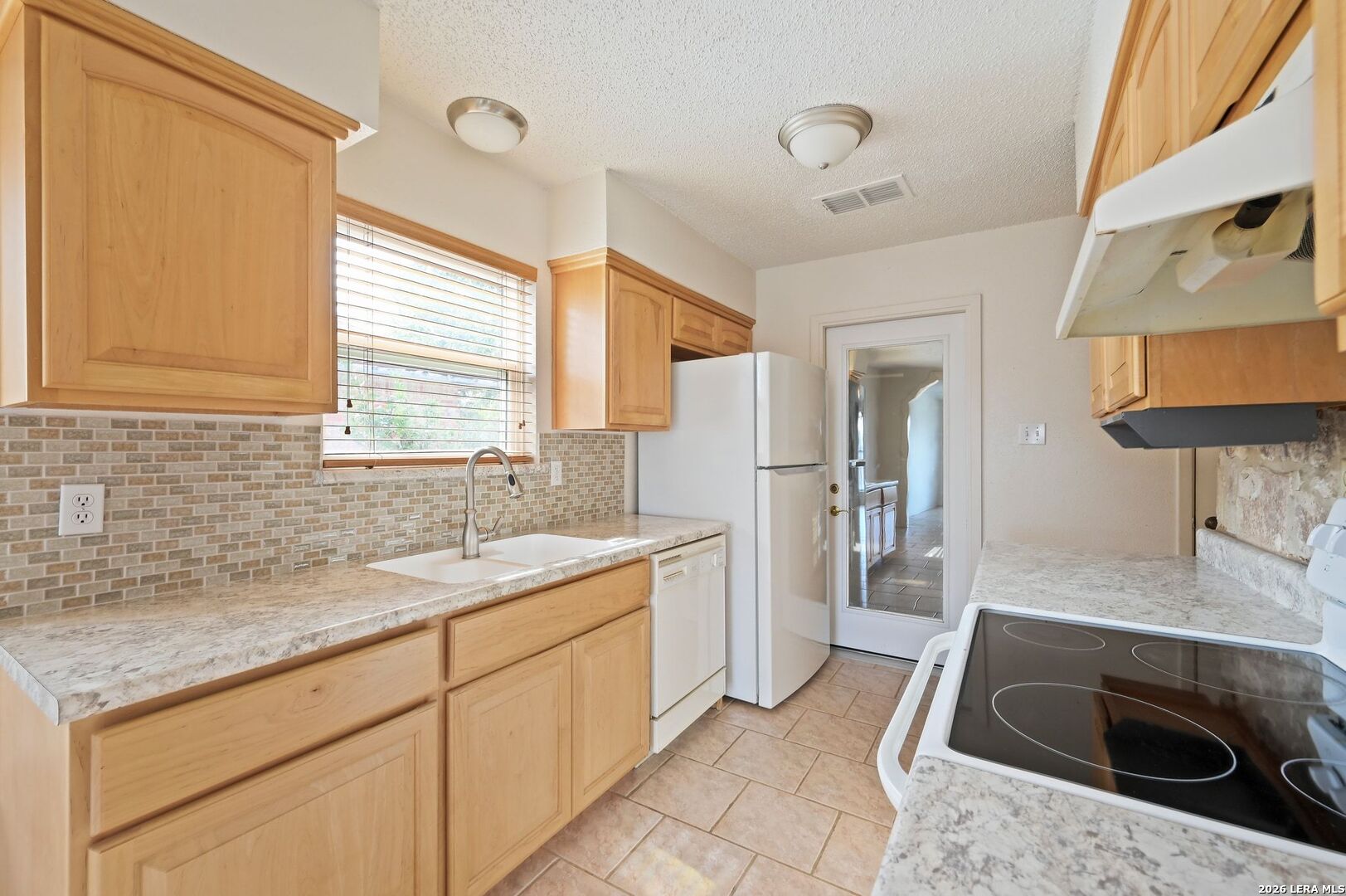 162 Oakside Universal City TX 78148
