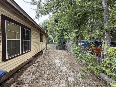 458 E Young San Antonio TX 78214