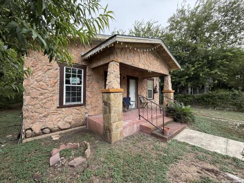 458 E Young San Antonio TX 78214