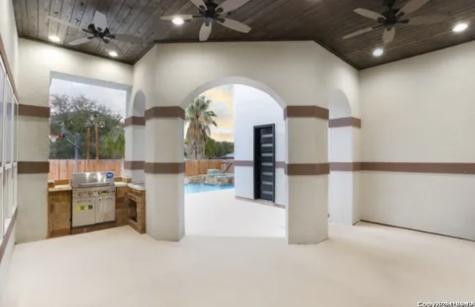 1811 Barrett Palms San Antonio TX 78224