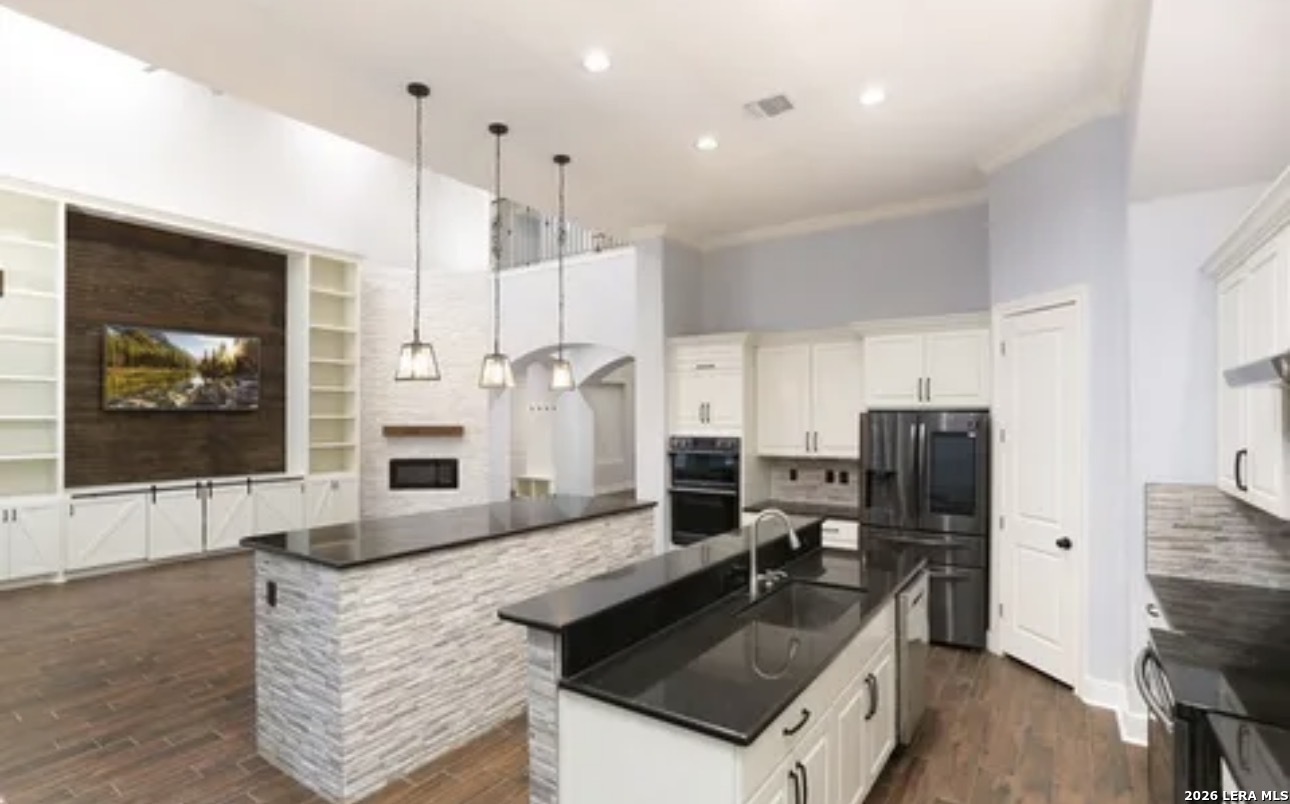 1811 Barrett Palms San Antonio TX 78224