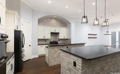1811 Barrett Palms San Antonio TX 78224
