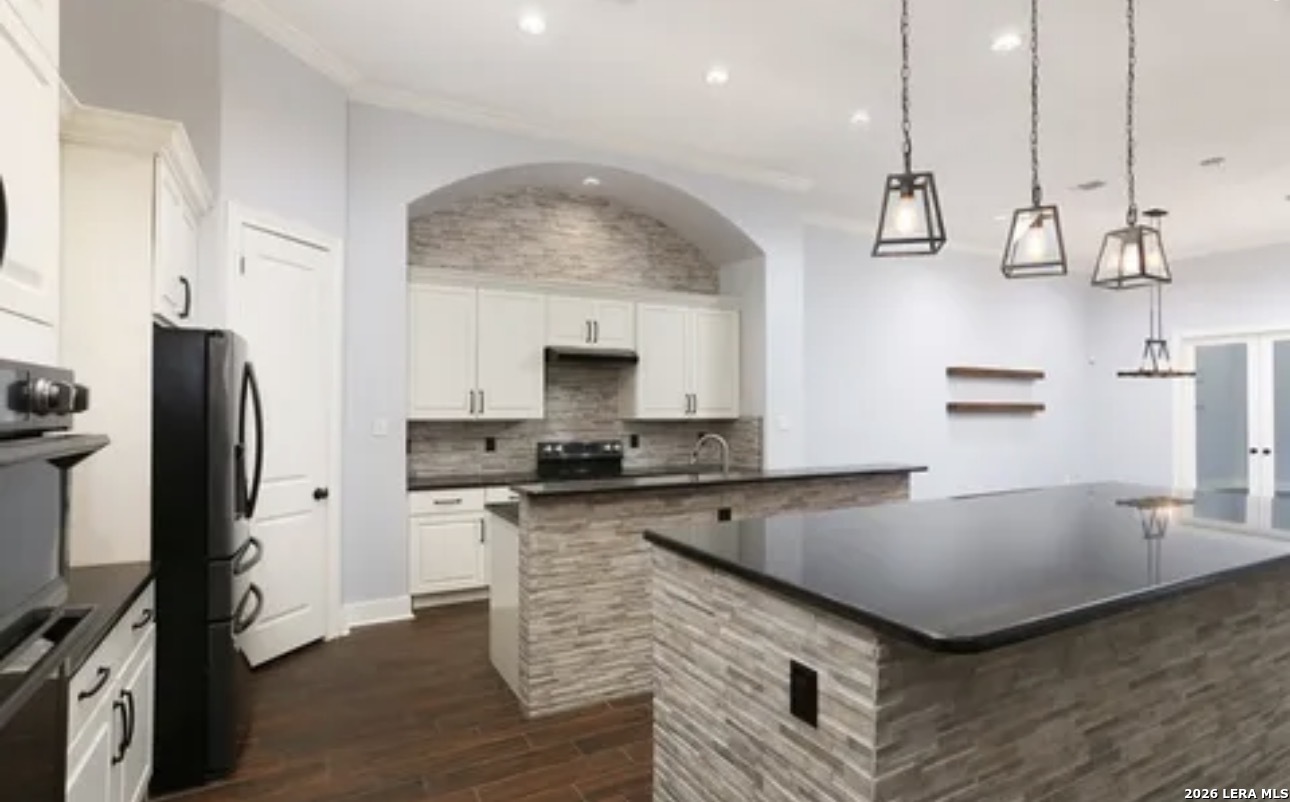 1811 Barrett Palms San Antonio TX 78224