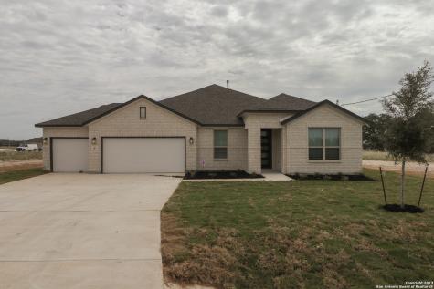 127 Arched Oak Loop Floresville TX 78114