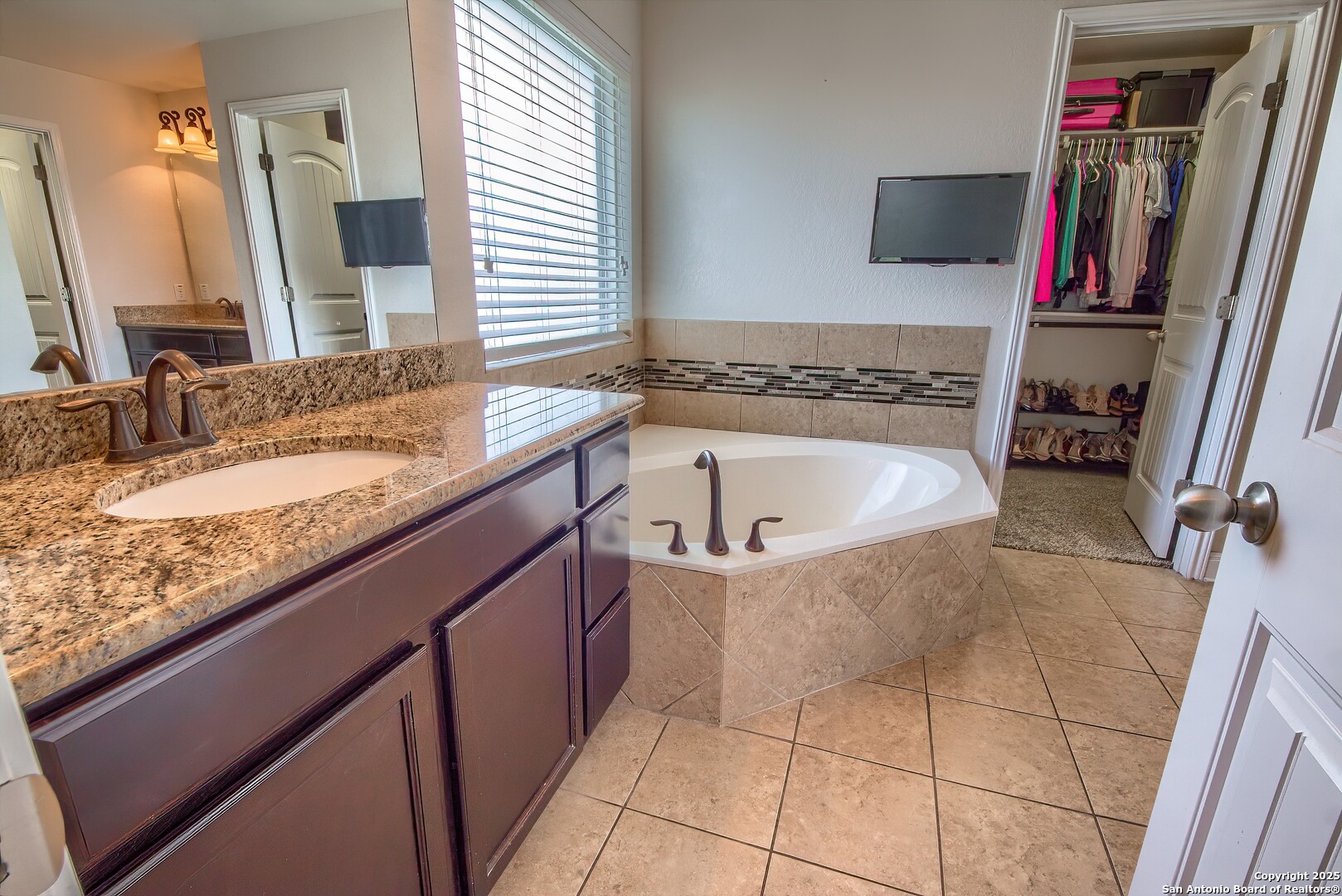 5938 Akin Song San Antonio TX 78261