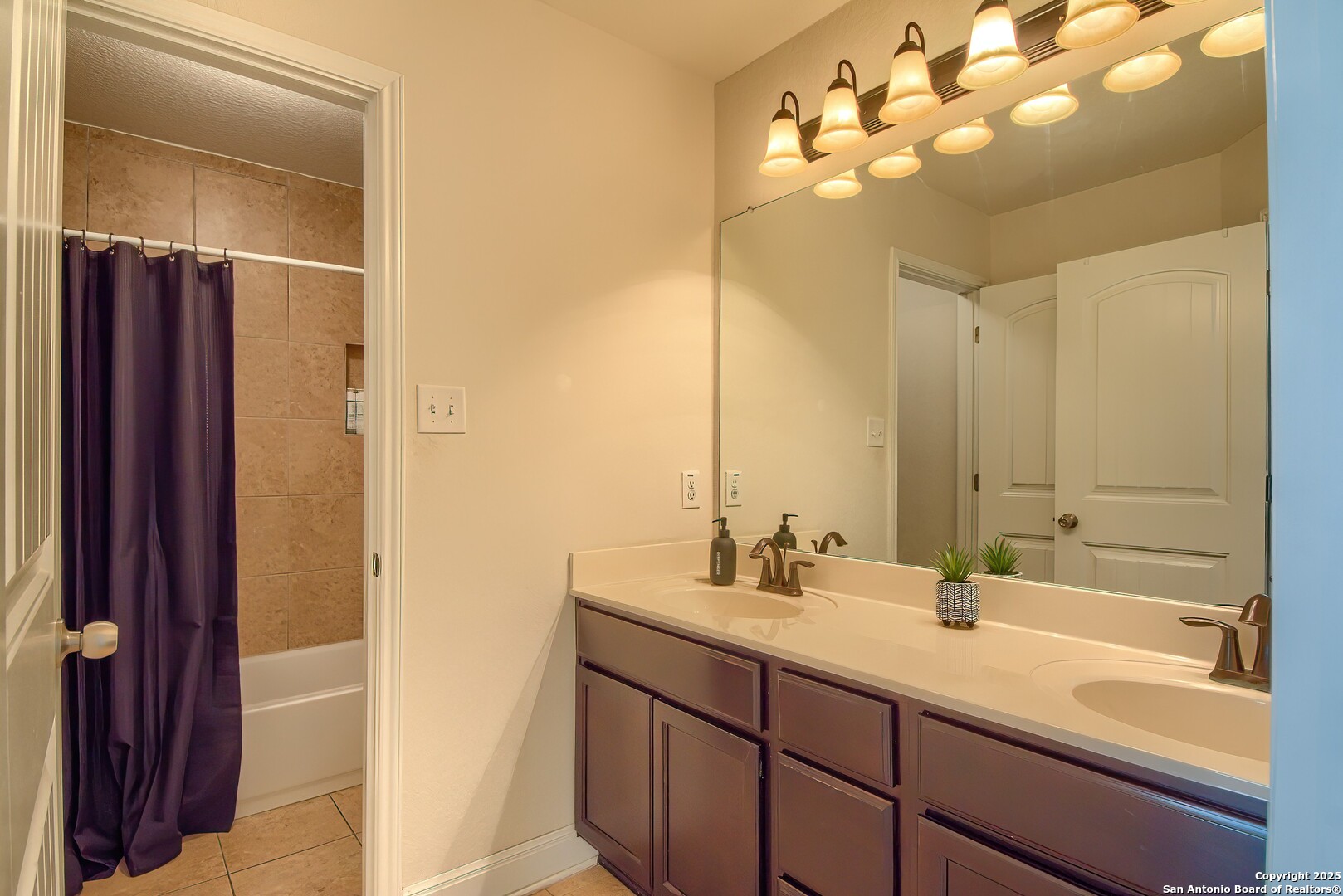 5938 Akin Song San Antonio TX 78261