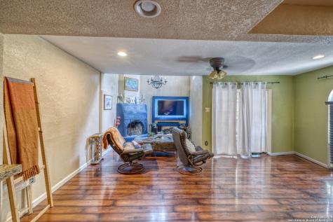 155 Avenida Juarez Brackettville TX 78832