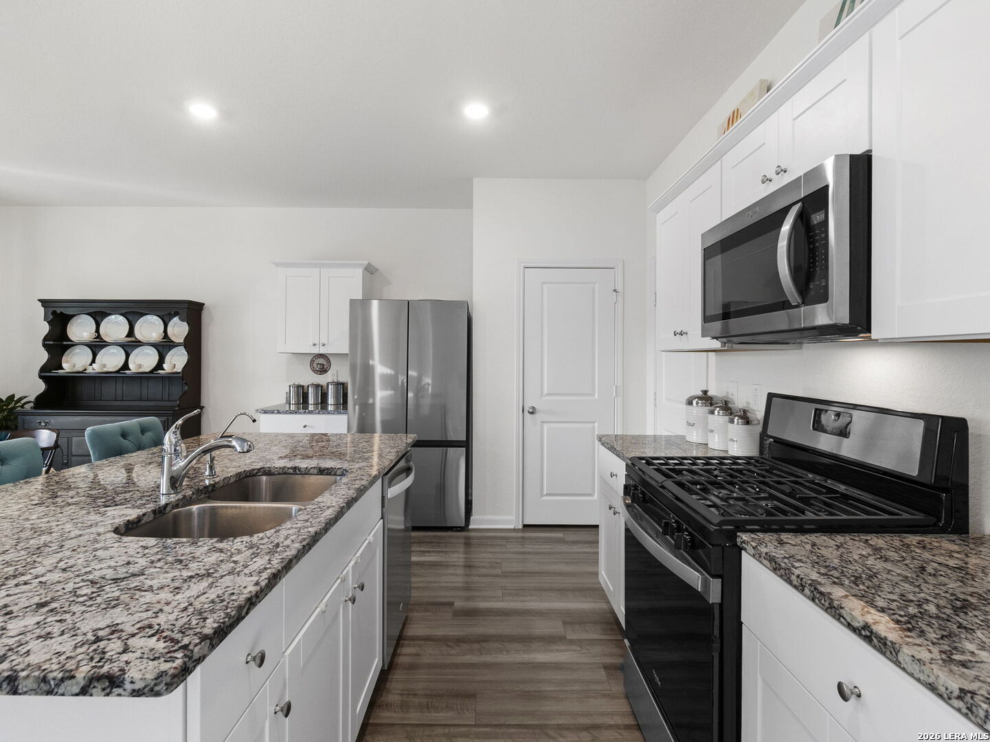 4905 Hallies Garden St Hedwig TX 78152