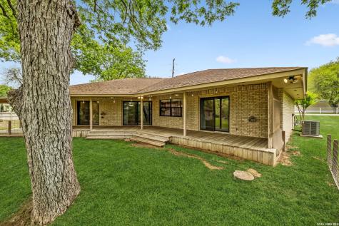 900 Boenig Street Seguin TX 78155
