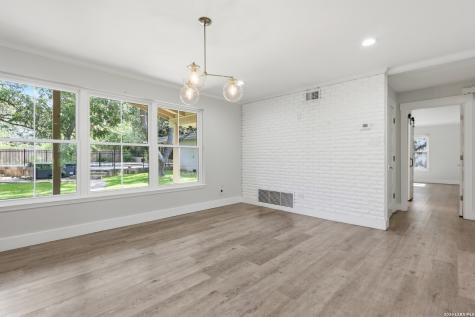 100 Fleetwood Drive Hollywood Park TX 78232