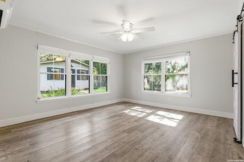 100 Fleetwood Drive Hollywood Park TX 78232
