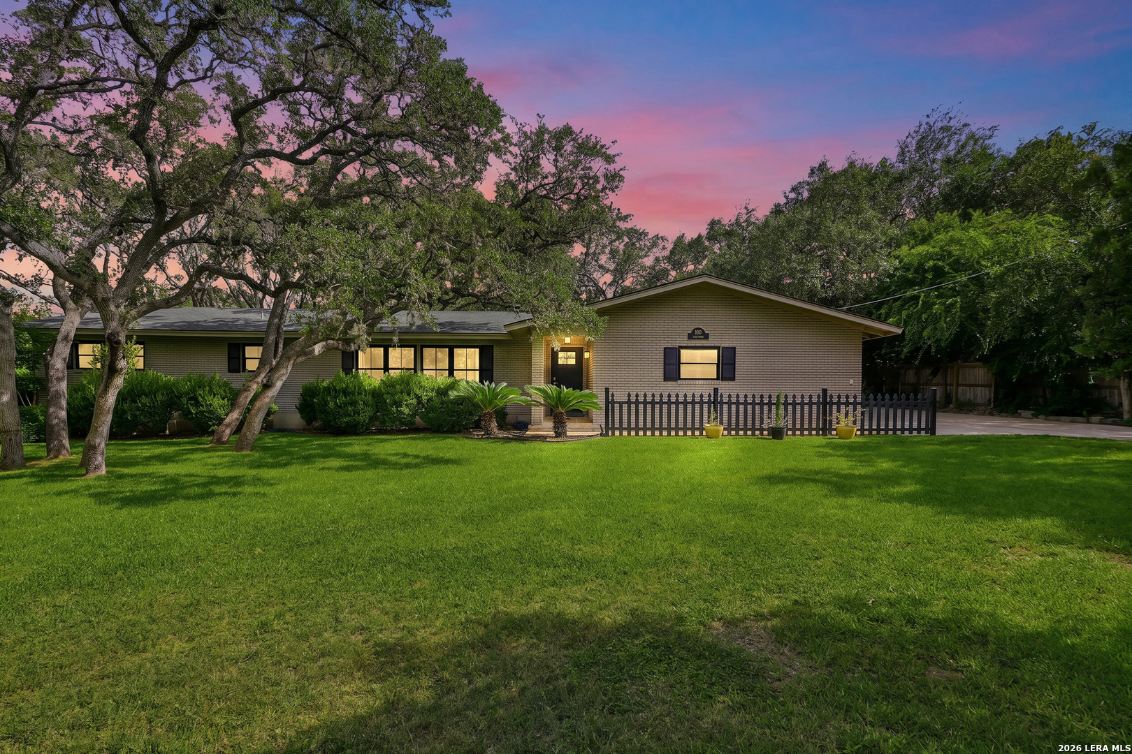 100 Fleetwood Drive Hollywood Park TX 78232