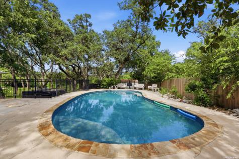 100 Fleetwood Drive Hollywood Park TX 78232