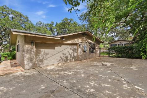 100 Fleetwood Drive Hollywood Park TX 78232