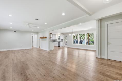 100 Fleetwood Drive Hollywood Park TX 78232