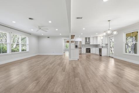 100 Fleetwood Drive Hollywood Park TX 78232