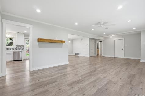 100 Fleetwood Drive Hollywood Park TX 78232