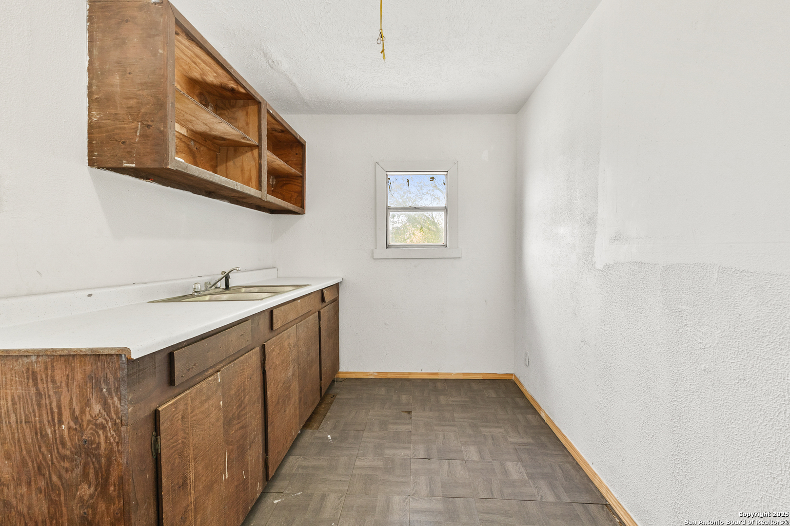 1222 W Harding San Antonio TX 78221