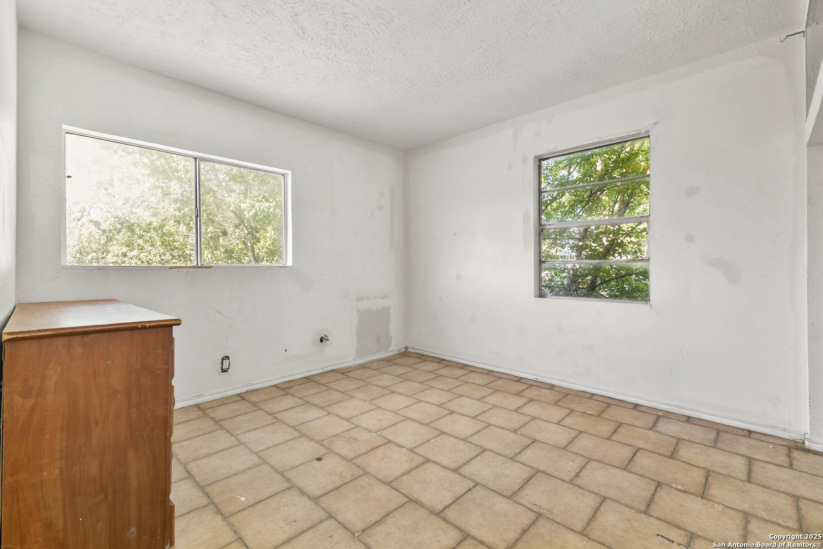 1222 W Harding San Antonio TX 78221