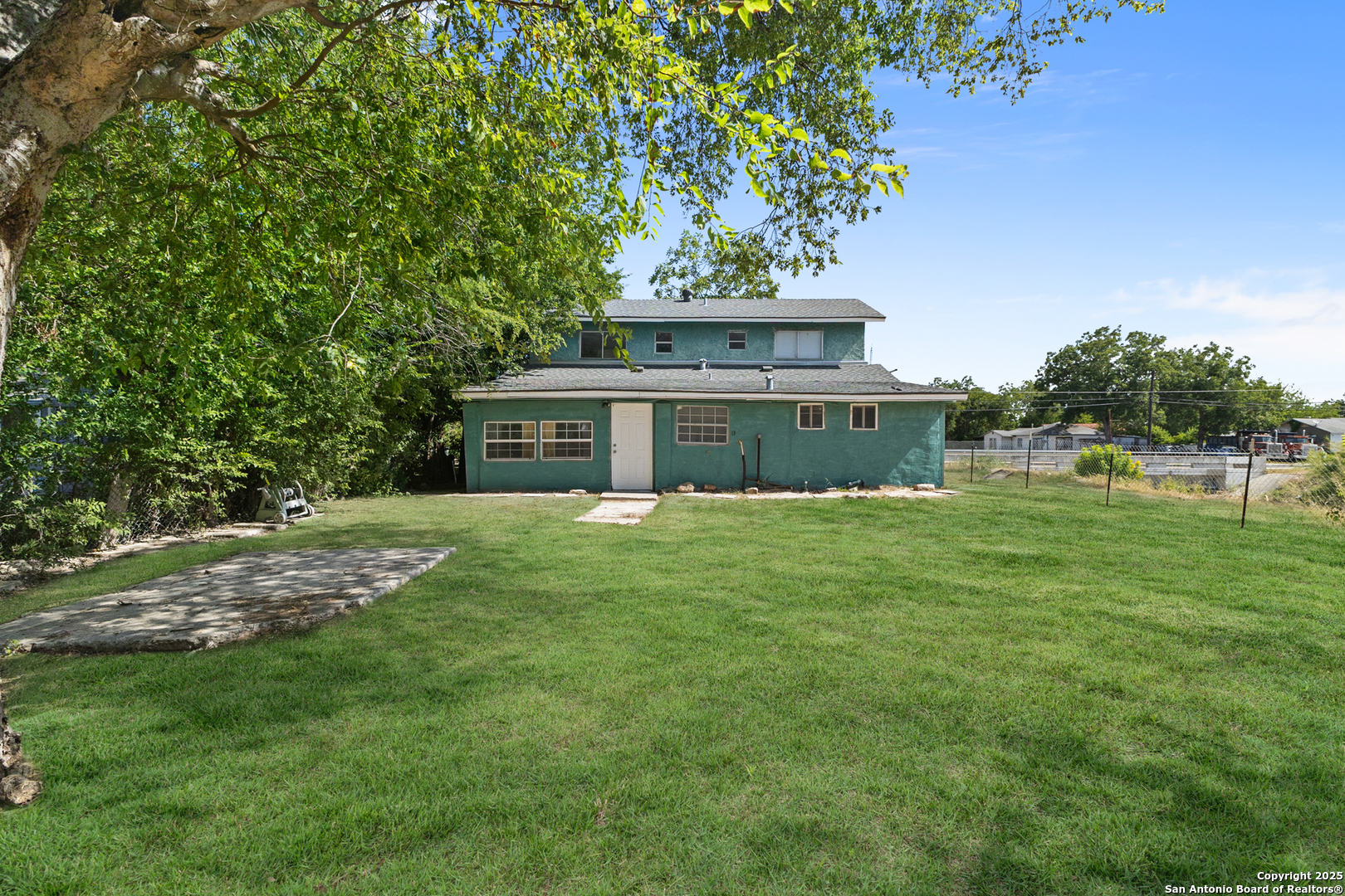 1222 W Harding San Antonio TX 78221