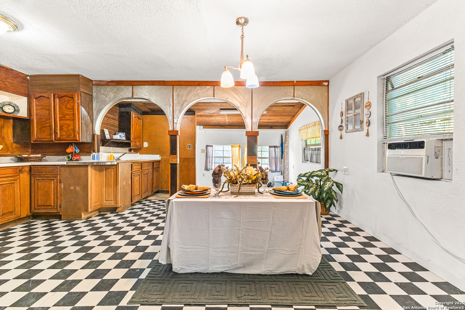 1222 W Harding San Antonio TX 78221
