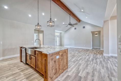 239 Country Club Lane Uvalde TX 78801