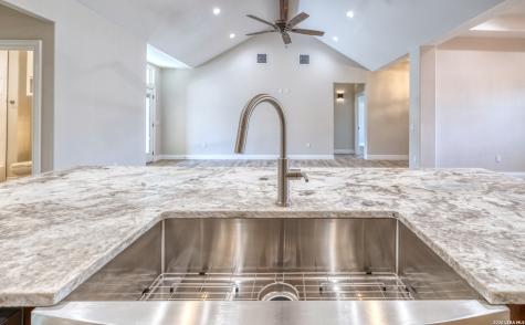 239 Country Club Lane Uvalde TX 78801