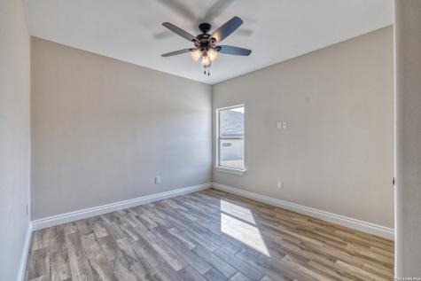 239 Country Club Lane Uvalde TX 78801