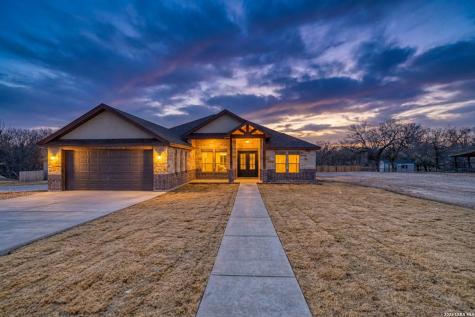 239 Country Club Lane Uvalde TX 78801
