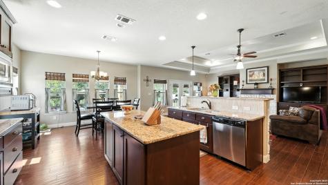 121 Carrizo Ridge Floresville TX 78114