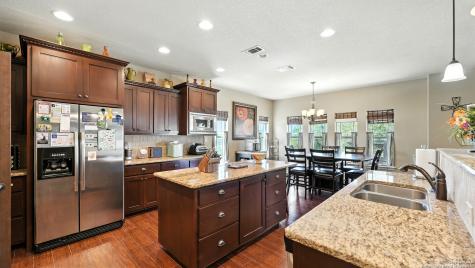121 Carrizo Ridge Floresville TX 78114