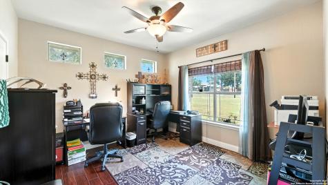 121 Carrizo Ridge Floresville TX 78114