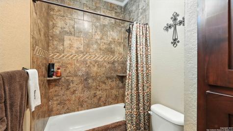121 Carrizo Ridge Floresville TX 78114