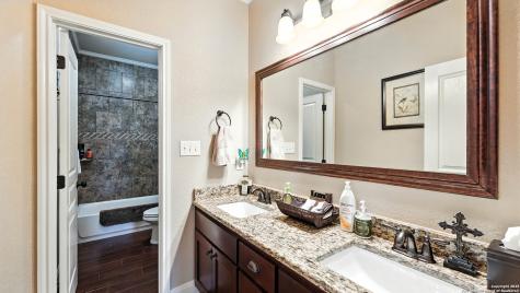121 Carrizo Ridge Floresville TX 78114