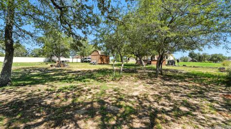 121 Carrizo Ridge Floresville TX 78114
