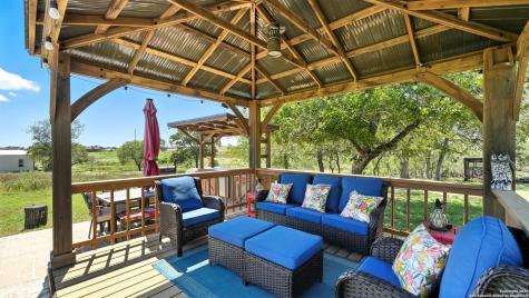 121 Carrizo Ridge Floresville TX 78114