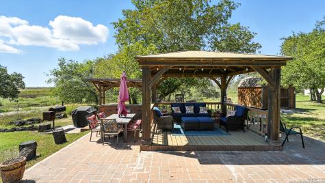 121 Carrizo Ridge Floresville TX 78114