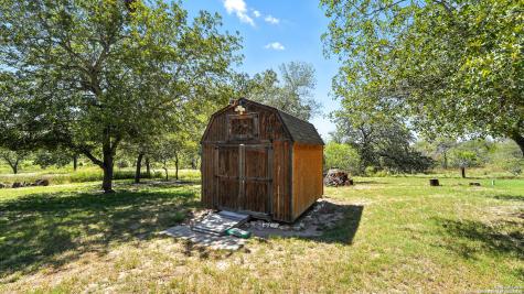 121 Carrizo Ridge Floresville TX 78114
