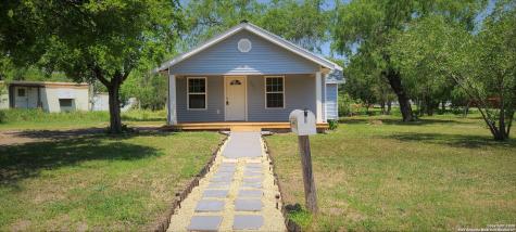 902 Burleson Street George West TX 78022